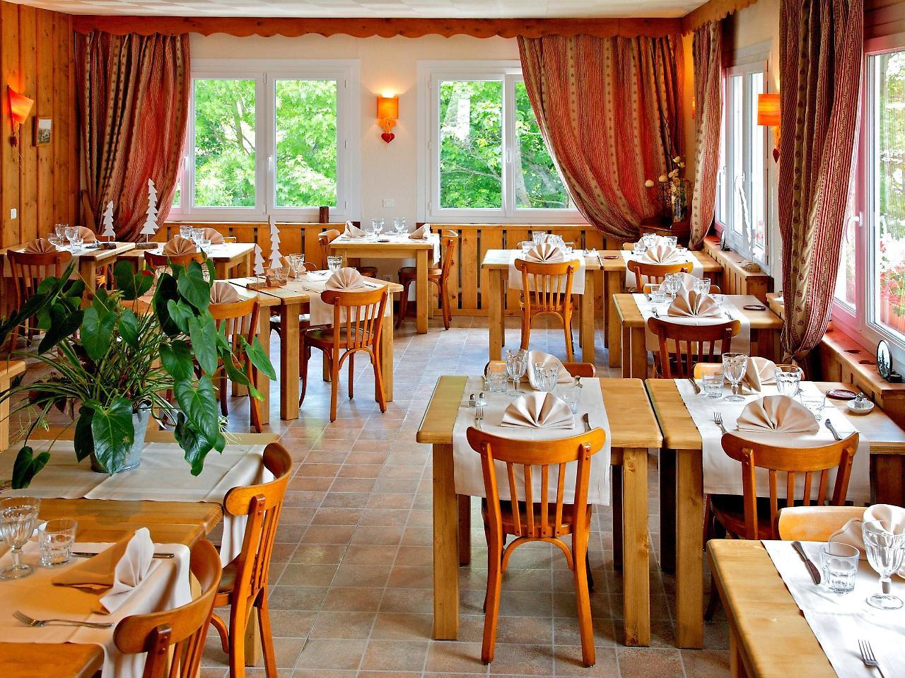 Logis Les Arobiers Hotel Lamoura Exterior foto